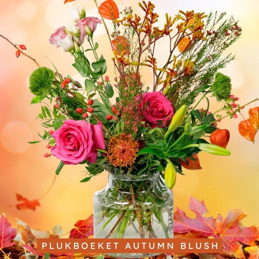 Herfstplukboeket Autumn Blush met roze rozen en oranje accenten