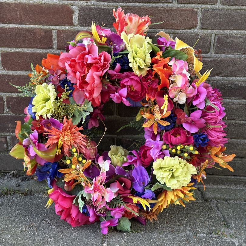 Zijden bloemen krans Happiness van Bloemboetiek Schijndel