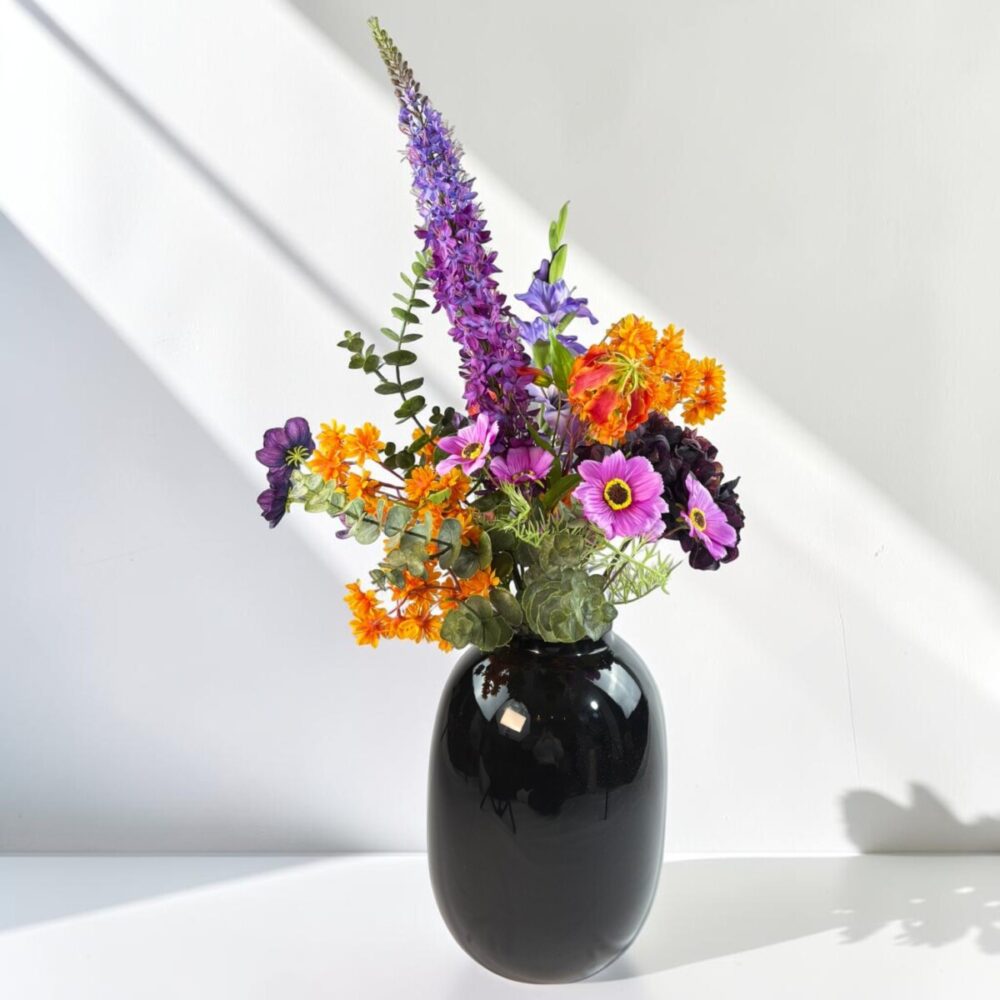 Zijden plukboeket Painted Lady met roze paarse blauwe groene en dieprode kunstbloemen, bloemen bestellen in Schijndel